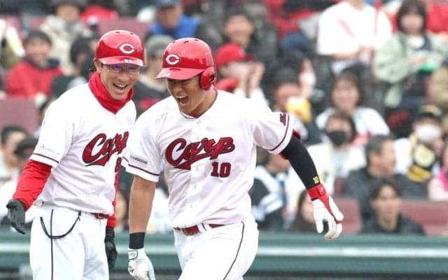 広島・佐々木　開幕４番決定！「やっと出た」自身マツダ１号３安打３打点大暴れ　新井監督「４番目だから背負う必要はない」