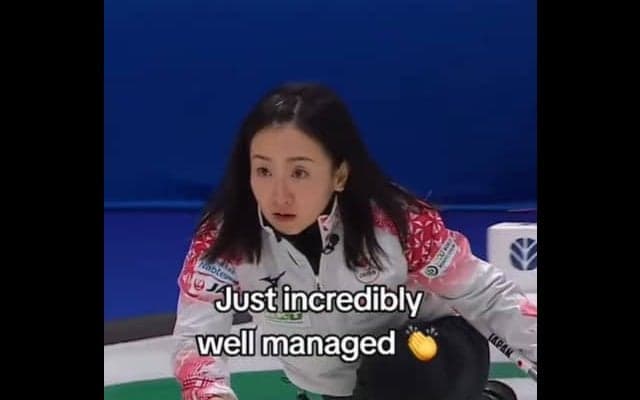 【カーリング】日本代表ロコ・ソラーレ吉田知那美の目に涙…夫から花束受け取りハグ＆キス