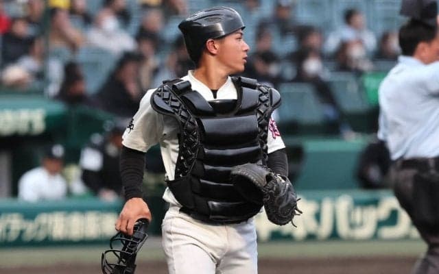 山梨学院を苦しめた長崎日大の正捕手が3安打、盗塁阻止と攻守で大活躍！【センバツ】
