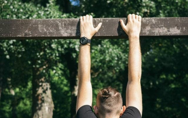 ぶら下がり健康器を毎日続けた結果、どうなる？理学療法士が解説