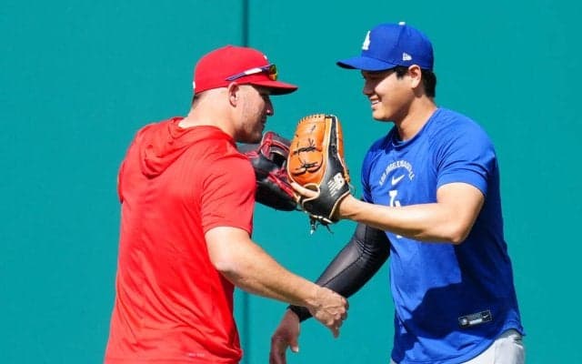 大谷翔平、マイク・トラウトと再会　復活期待の盟友と笑顔でハグを交わす