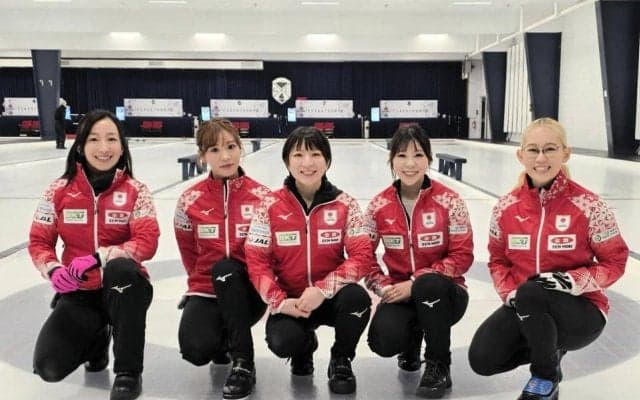 日本代表ロコ・ソラーレ　表彰式後の振る舞いが感動呼ぶ「こういうことができるのもロコさんの魅力」Ｖのスイスに花束＆ハグ