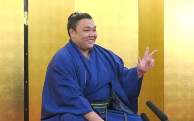 ３度目の優勝を果たした関脇・霧島が一夜明け会見「お酒はあまり飲んでない」…大関昇進は確実に