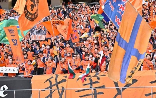 ｢羨ましすぎる｣J1清水ホームに“伝説の仮面ライダー”降臨！強敵撃破で最強の姿へ｢変身｣なるか