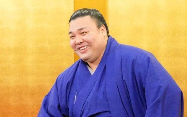 衝撃の裸優勝パレードから一夜、大相撲春場所制した霧島「皆さんの拍手がすごかった」