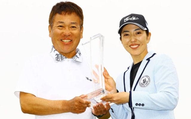 ライン読みが割れたのは1回だけ 笠りつ子とキャディの父が紡ぐ距離感