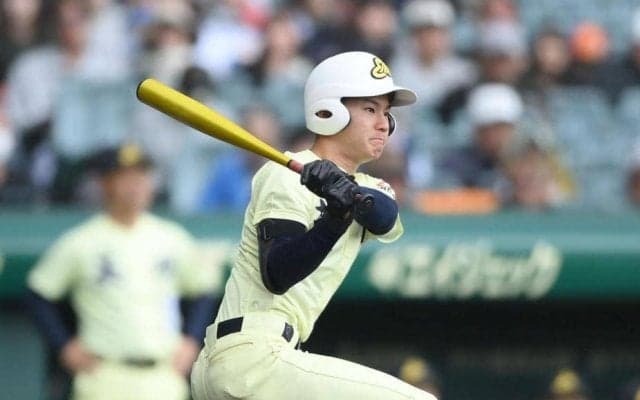 【センバツ】第２試合途中で突然のゲリラ豪雨　スタンドの観客が一斉に避難　グラウンドに水が浮く　五回終了後にスタッフが整備