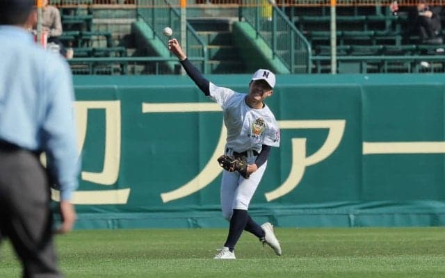 佐野日大の左翼手がストライク送球で先制阻止！試合は5回まで得点動かず投手戦に【センバツ】