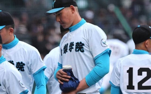 山梨学院・菰田陽生は｢左手首付近の骨折｣、優勝候補に激震…初戦に走者と交錯して負傷交代【センバツ】