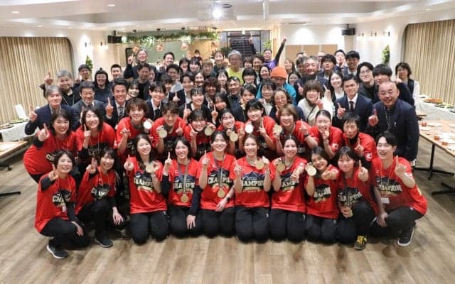 笑顔の金メダリストたち デフバレーボール女子日本代表チーム優勝報告会