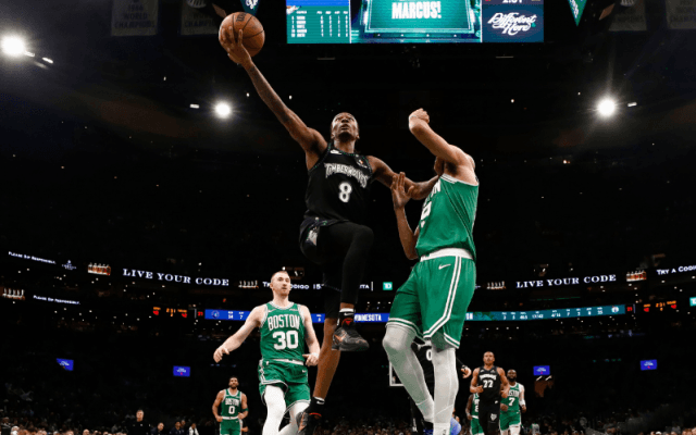 エース不在のウルブズがセルティックス本拠地で21年ぶりの大金星…ハイランドが23得点でチームをけん引