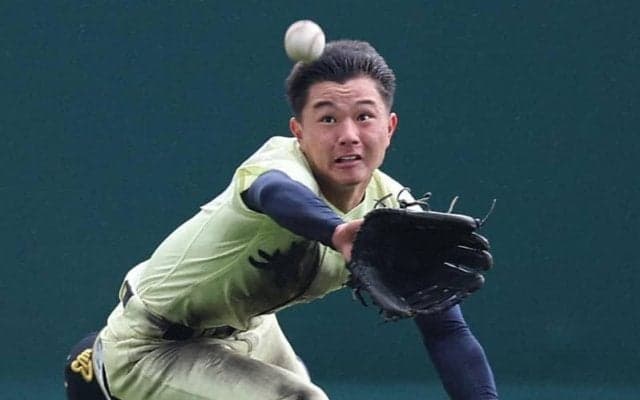 陸上競技場で磨いたダイビングキャッチ　英明を救う　センバツ