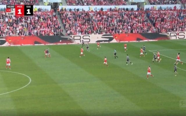 「もはや暴力」佐野海舟の相手に“異変”「スゲえ」「どうした」ドイツ代表FWの体が動かなくなる「ビクともしないw」