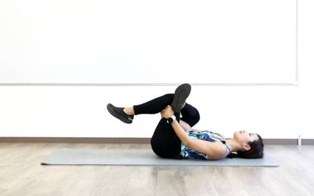 股関節の痛みを和らげる簡単ストレッチ7選｜寝ながらできる1日3分ケア