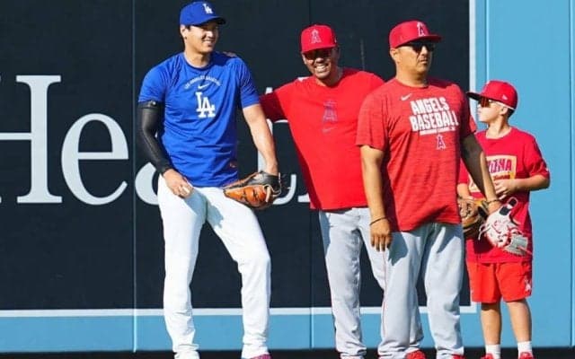 大谷翔平、元相棒のエ軍監督と再会→熱いハグ、談笑　本拠地で広がった感動の光景