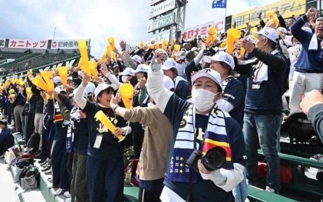 帝京スタンド、「がじゃいも」「ガラガラヘビ」で沸く　センバツ