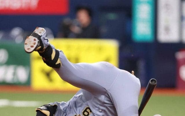 阪神２軍　ドラフト１位・立石がヒヤリ　オリ・マチャドの１５６キロが顔付近に　のけぞってかわす→転倒ぐるり一回転