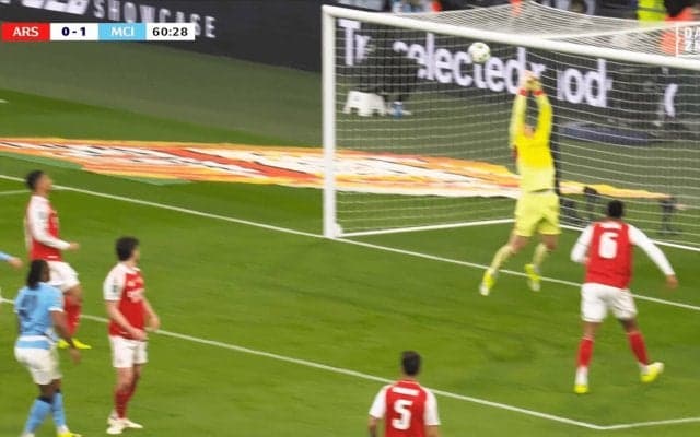 「酷いミス」「悪夢」アーセナルGKの“痛恨ファンブル”に現地メディア辛辣「なぜケパを起用した？」カラバオカップ決勝でクロス後逸