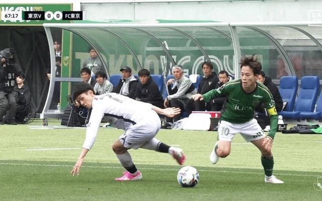 「何その股抜き…」ヴェルディ10番の“お誘いフットサル突破”にファン驚愕！ラモス瑠偉に愛される森田晃樹が元同僚を翻弄「上手すぎて笑う」