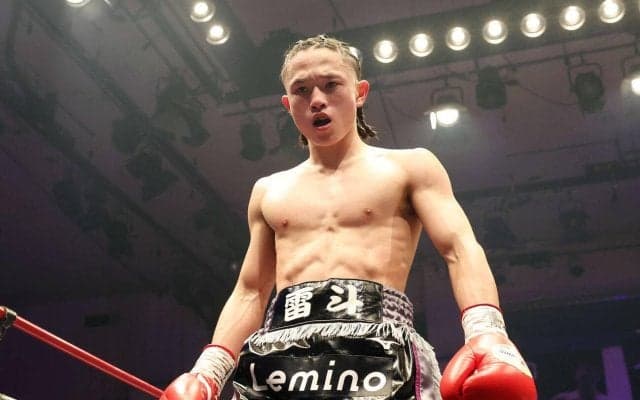 アマ６冠「ザ・サンダー」片岡雷斗がTKO勝利デビュー「夢と希望を与える格好いいボクサーに」