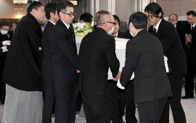 若嶋津さん告別式　みづえ夫人涙止まらず「最後は本当に穏やかで」　約３００人が最後の別れ