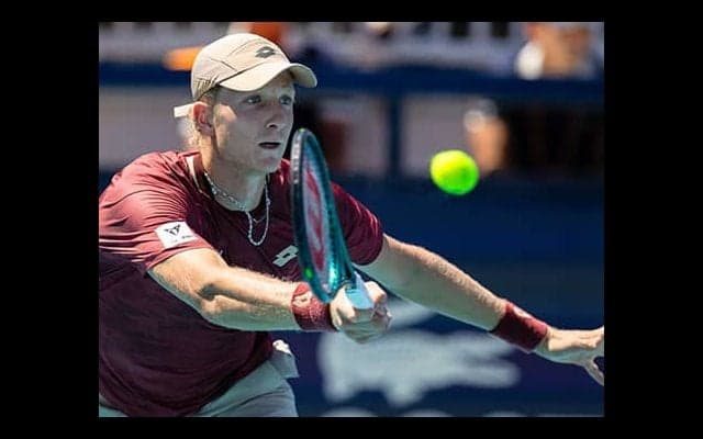  20歳予選勝者が快進撃 初8強へ 