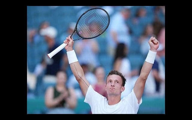  熱戦制し初8強 トップ20不在の山に 