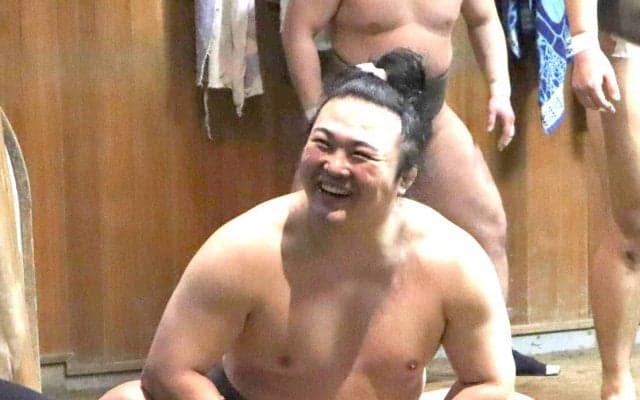 炎鵬が奇跡の関取復帰　スマホに残る脊髄損傷による衝撃のけいれん動画、「ひねくれ者」は引退勧告にも即現役続行を決断　「相撲が好き。土俵で倒れてもいい」と強い信念を貫く