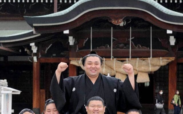 霧島、２度目の大関昇進　伝達式での口上「さらなる高みを目指して一生懸命努力します」　初代・霧島の「一生懸命」盛り込む 　長女からは異例のお願い「パレードは裸じゃダメよ。風邪引いちゃう」　