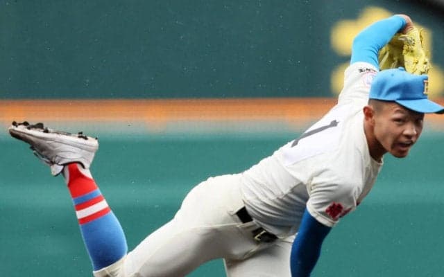 【センバツ】花咲徳栄17得点快勝で03年以来８強　降りしきる雨の中エース黒川凌大好投