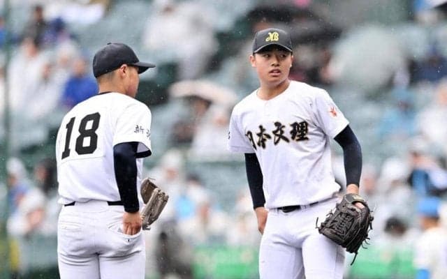 日本文理　２０年ぶり８強ならず　雨でぬかるむグラウンド　制球難、守乱に泣き大敗