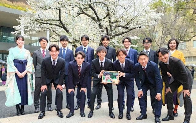 箱根駅伝優勝の青学大・黒田朝日らが亡きチームメート皆渡星七さんと「一緒に卒業」