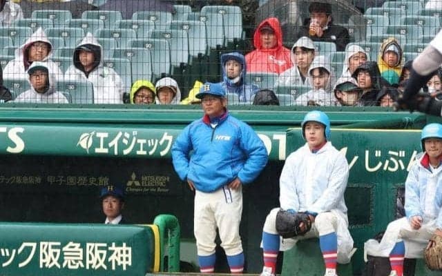 無失策の守備陣に「少々の雨でも練習はしますから」と花咲徳栄・岩井監督　「だいぶ冬で鍛えてきました」