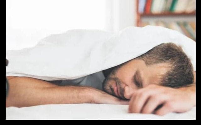 【ゴルフパフォーマンス】その食習慣が『睡眠』の質を低下させる！