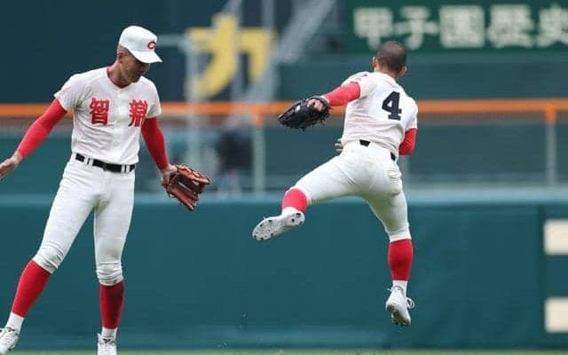 ピンチで嫌な飛球　智弁学園の二塁手・志村叶大の好捕がピンチ救う