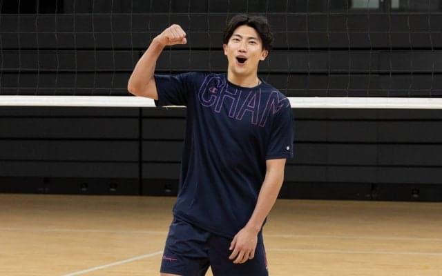 水町泰杜が「ストレスなく理想的なプレーをする」ための、最適かつ快適な Champion のバレーボールウェア