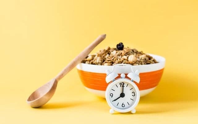 「いつ」食べるかが健康のカギ！時間栄養学とは