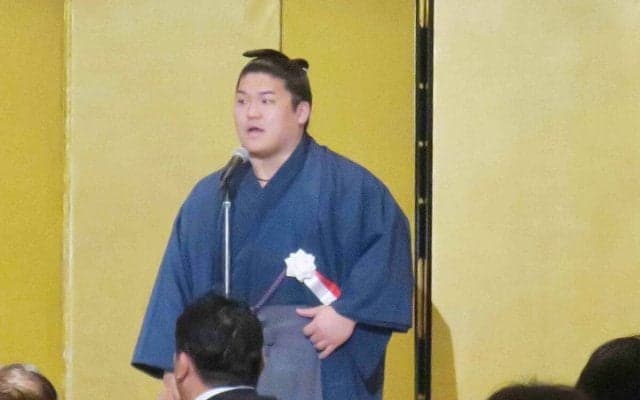 幕内・朝紅龍、十両・朝翠龍兄弟の後援会設立の会で場所前に亡くなった母に黙とう　「今年新三役になり『自慢の息子』になる」
