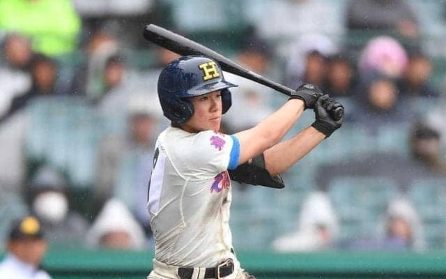 花咲徳栄・岩井監督と親子鷹！虹太郎４安打固め打ち「たまたまだと思います」