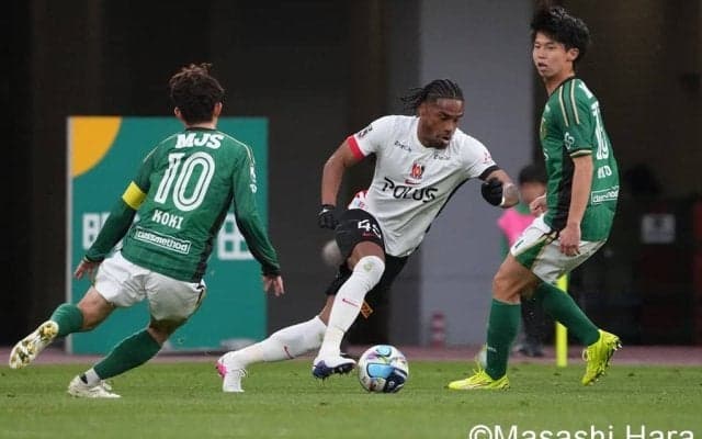 レッズ選手の顔ぷっくりシールだけじゃない！J1浦和愛を試される12本入りクーピーにファン騒然｢攻めてるな｣｢愛だねーｗ｣｢4色だけ?」