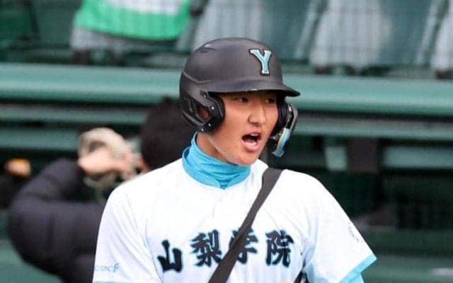 １回戦で負傷の山梨学院・菰田はベンチ　試合前練習でノックを補助　左手首に包帯　２年生左腕の渡部が２試合連続で先発