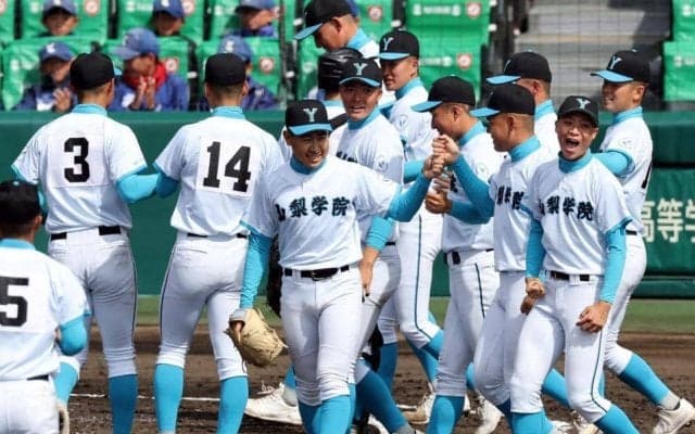 山梨学院・吉田監督　菰田欠場を一丸で乗り切ったナイン称賛　「空回りしている選手が愛おしく思えてきたら笑顔に」　その六回に勝ち越し