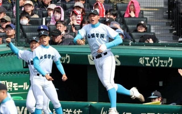 山梨学院　逆転勝ちで２季連続８強入り　左手首負傷の二刀流・菰田は欠場も七回に勝ち越し　２年生左腕の渡部が好投