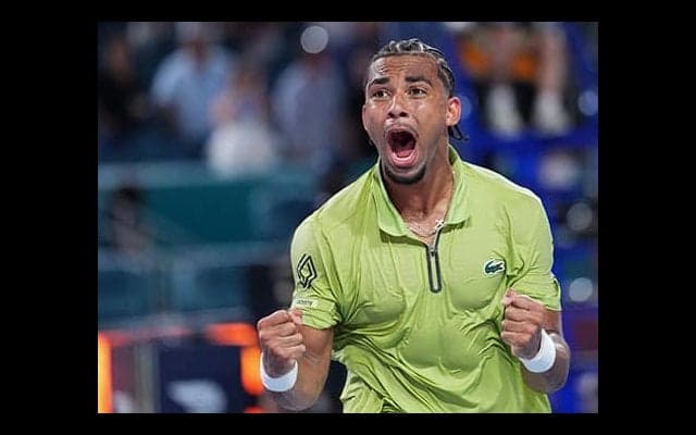  互いにブレーク0 大接戦制し4強へ 