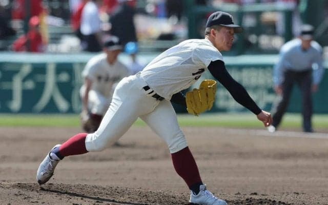 大阪桐蔭の153キロ右腕が乱調、4暴投7四球で5回途中降板…リード守るも制球に苦しむ【センバツ】