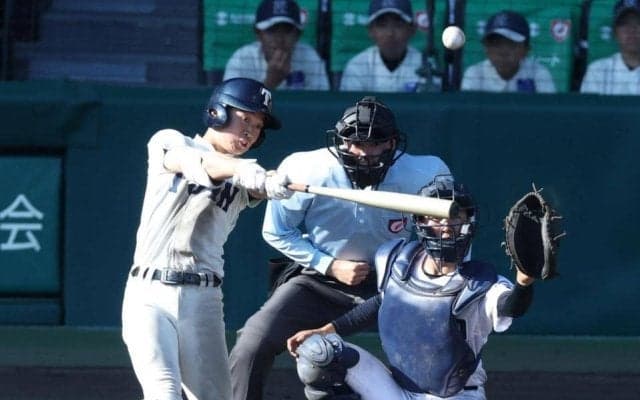 大阪桐蔭が辛勝　延長十回、甲子園初のタイブレークで三重を下し２年ぶりの春ベスト８　甲子園通算８０勝目、西谷監督７２勝目