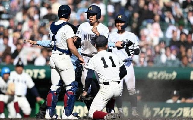 選抜2回戦の大阪桐蔭-三重で得点取り消し　直後に三重が犠飛で得点
