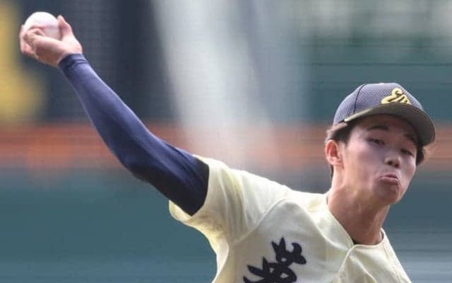 最初は「え?」　背番号「4」右腕、英明初の8強導く　センバツ