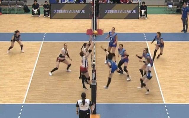 触れてません！ 女子バレー、胸を突き出しギリギリで…タッチネット回避行動が「カワイイ」