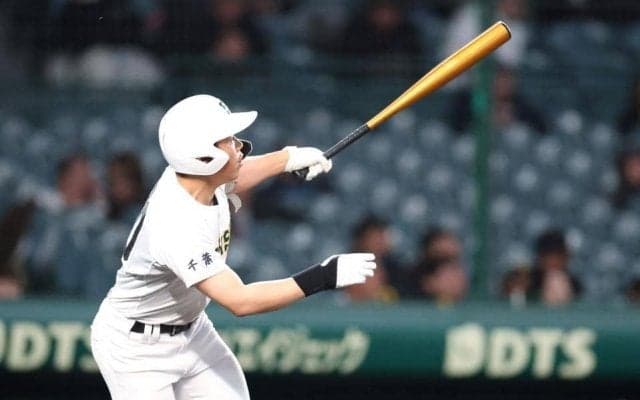 専大松戸・吉田颯人がＤＨ１号！関東大会ベンチ外の背番号２０が公式戦初出場で人生初本塁打「実感ない」持丸監督は称賛「ＤＨがなかったら入れなかった。素晴らしい」